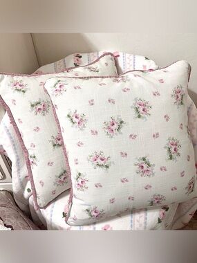 Sabby Chic floral decorative pillow.